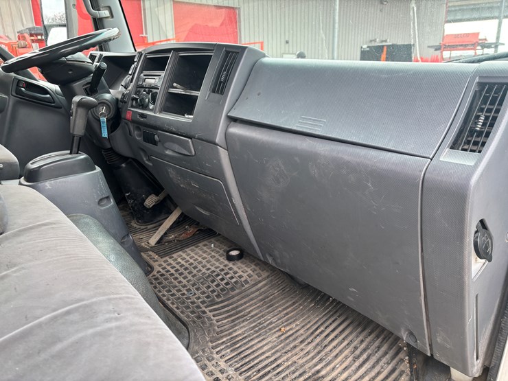 2015-isuzu-npr-xd-image-29