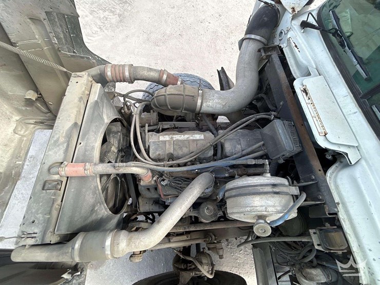 2001-mack-rd688s-image-7