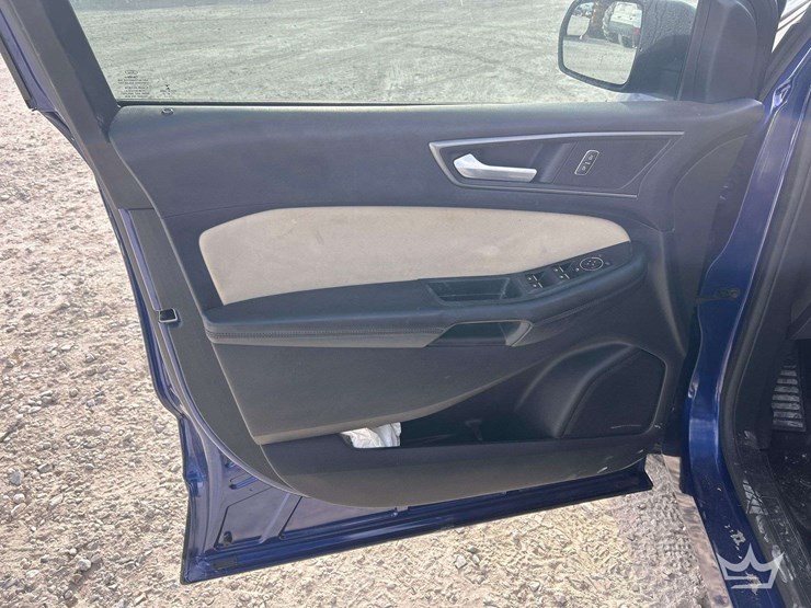 2015-ford-edge-image-11