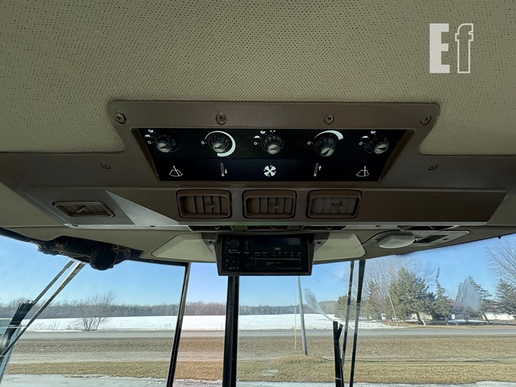 1992-john-deere-4960-image-28