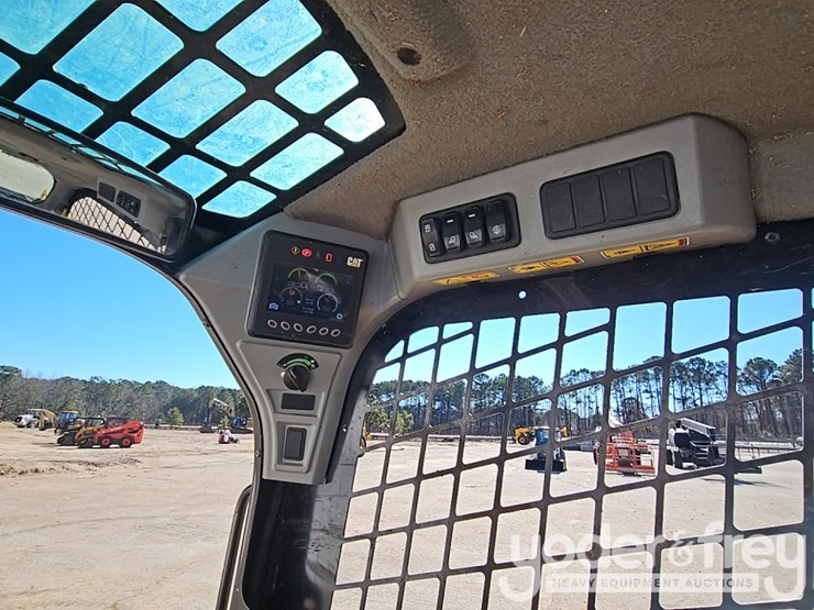 2021-caterpillar-226d3-image-47