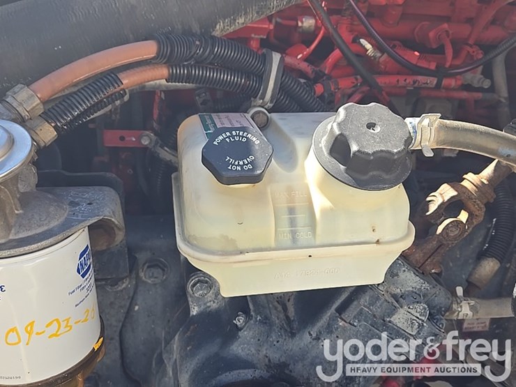 2017-freightliner-m2-106-image-29