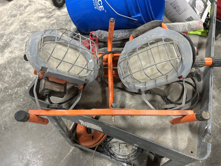 #5453-•-lights,-ppe,-cable,-rolling-cart-image-10