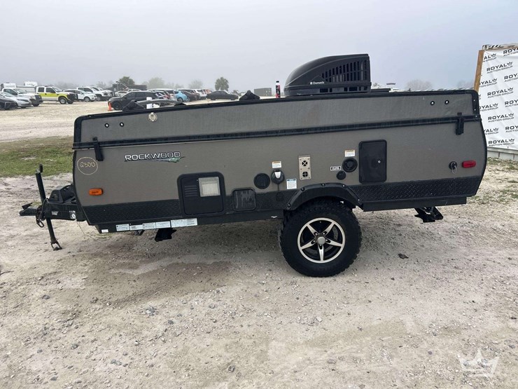 2017-forest-river-rockwood-freedom-camping-s/a-trailer-image-10