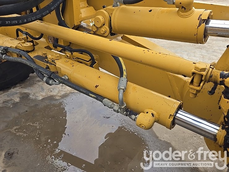 2015-caterpillar-12m3-image-43