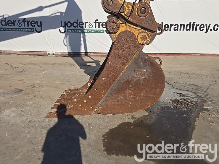 2016-caterpillar-335fl-image-12