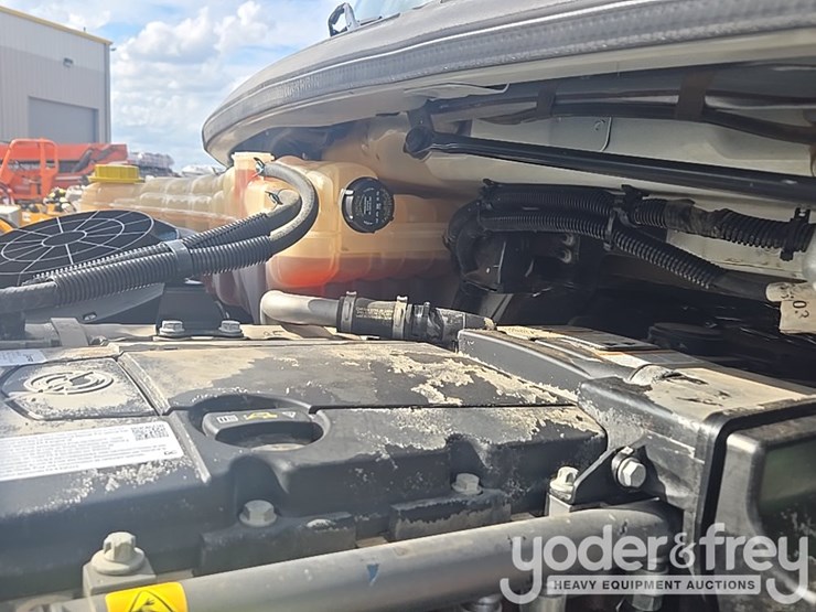 2021-freightliner-m2-106-image-92