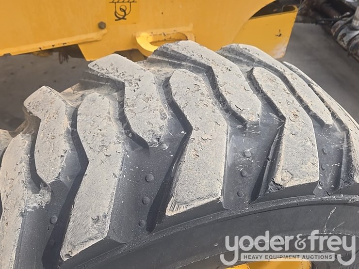 2014-deere-310k-ep-image-14