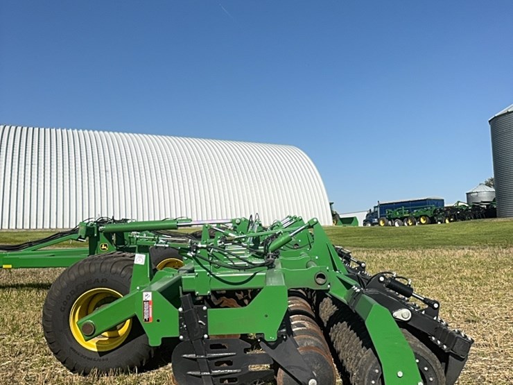 2023-john-deere-h-image-4