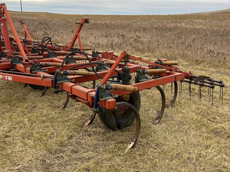 lot-49.-1981-33’-morris-magnum-model-cp-731-chisel-plow-w/3-bar-harrows,-well-maintained-unit,-super-clean-and-straight,-check-photos-image-37