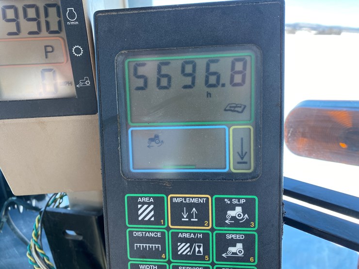 john-deere-8100-image-36