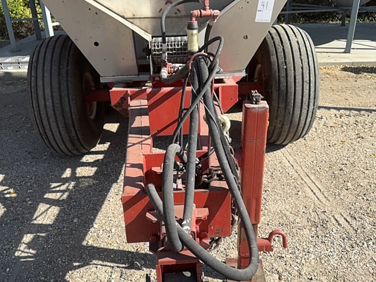 ag-–-800-stainless-steel-fertilizer-spreader,-fully-hydraulic-drive,-roll-tarp,-large-floatation-tires-￼￼-image-4