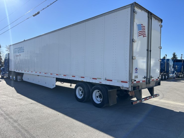 2014-utility-53'-image-3