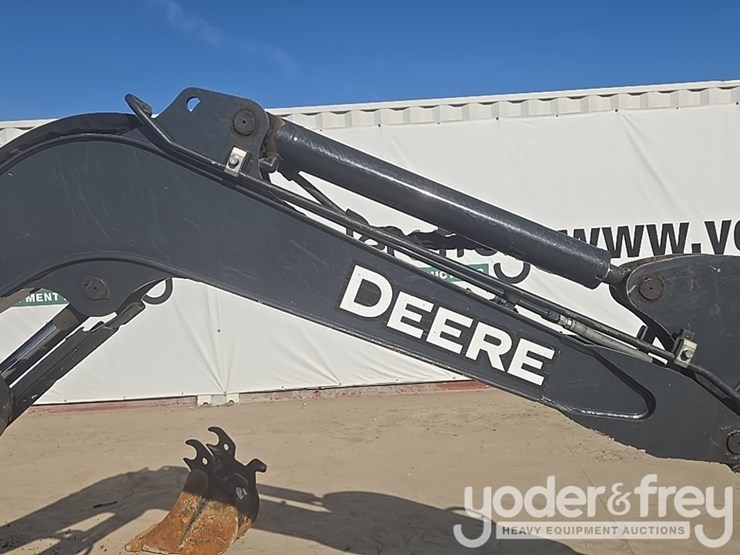 2020-deere-35g-image-51