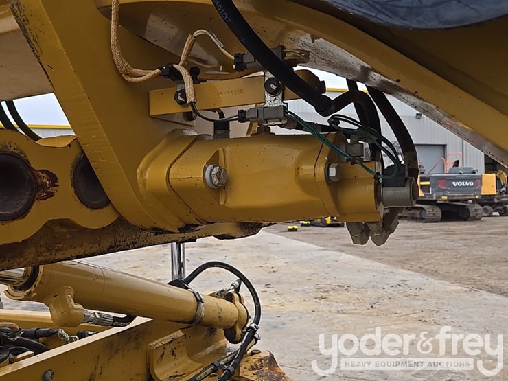 2015-caterpillar-12m3-image-48