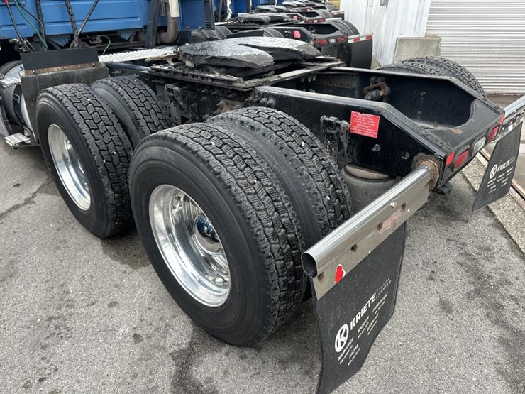 #2231-•-2016-volvo-vnl-sleeper-cab-semi-image-15