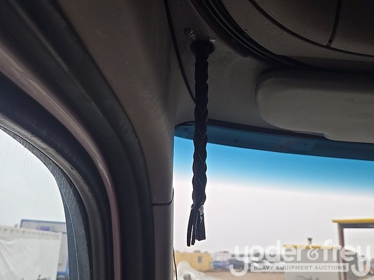 2019-peterbilt-579-image-94