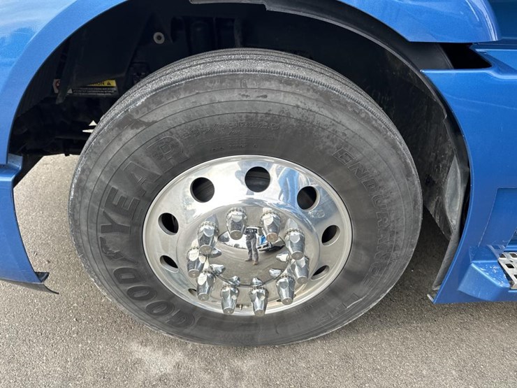 2020-volvo-10-image-53