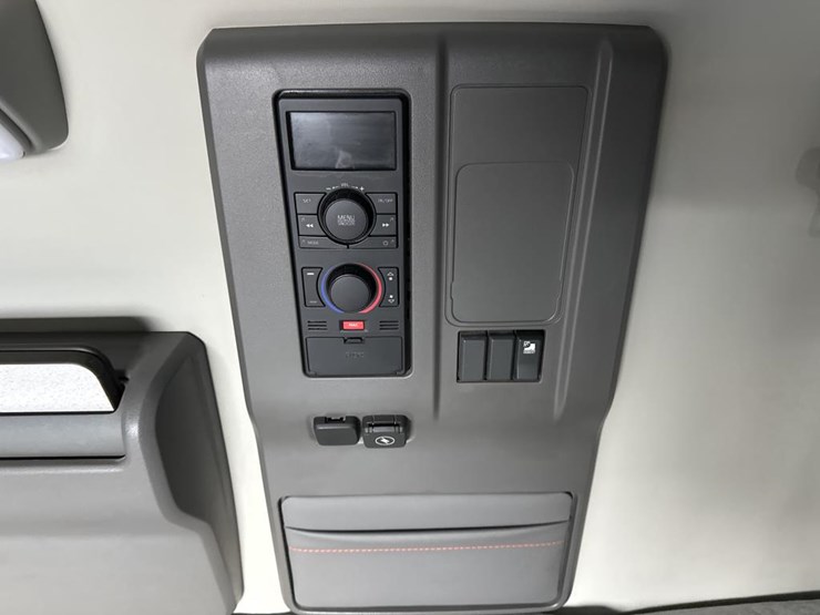 2022-volvo-10-image-50