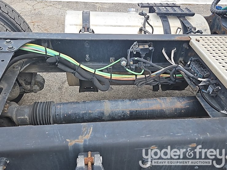 2017-international-8600-image-37