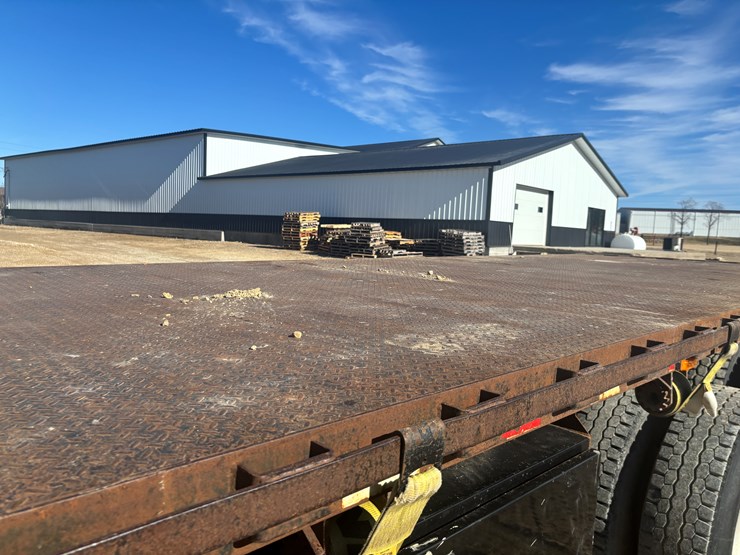 2005-sterling-lt8500-image-38