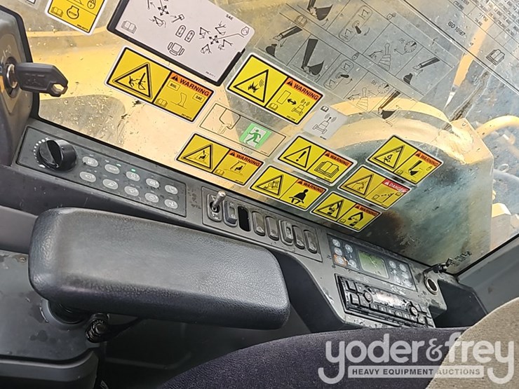 2018-caterpillar-349fl-image-23