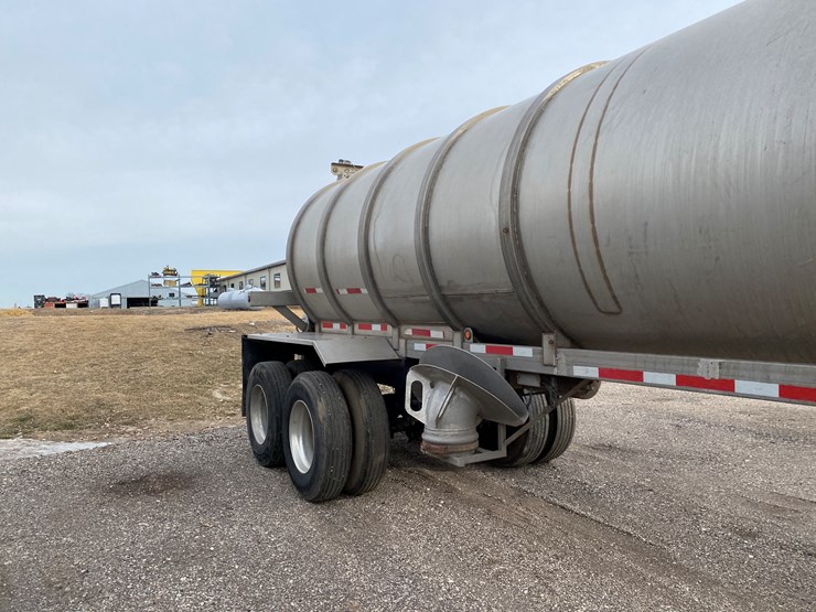 #500-•-2012-northern-8,500-gallon-semi-manure-tanker-(has-wi-title)-(waupun,-wi)-image-6