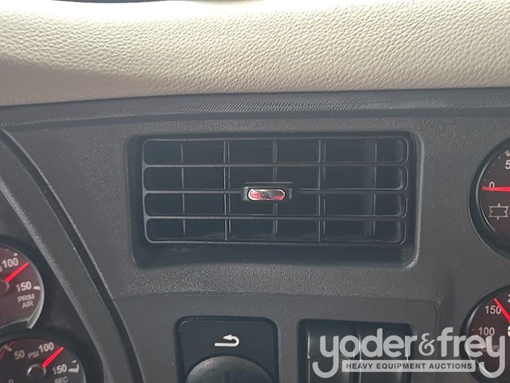 2019-peterbilt-579-image-81