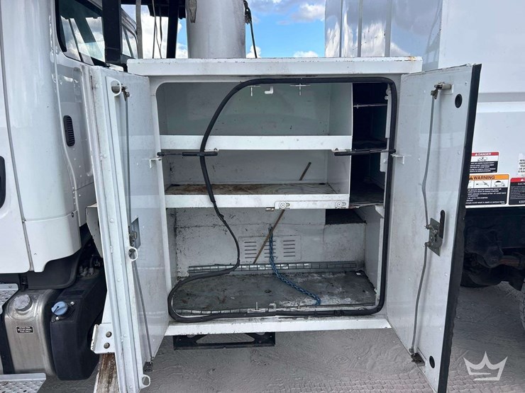 2020-freightliner-m2-106-image-17