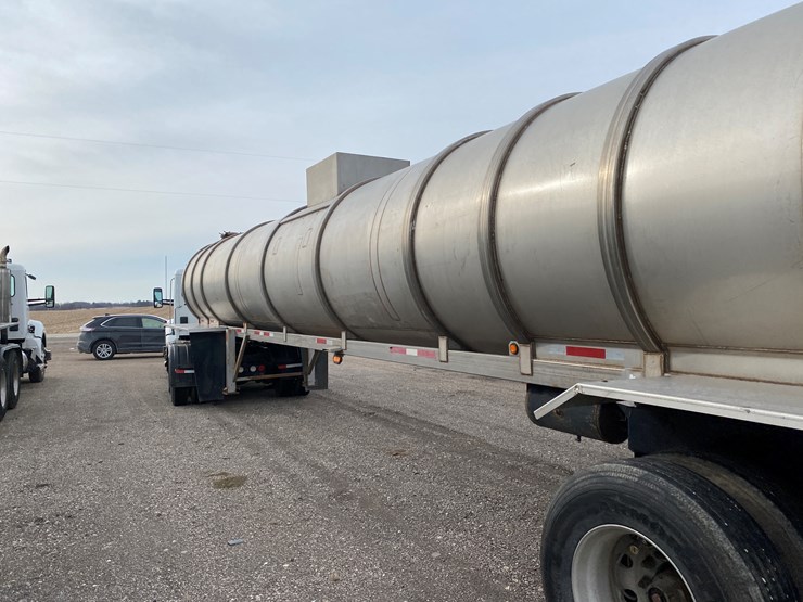 #502-•-2012-northern-8,500-gallon-semi-manure-tanker-(has-wi-title)-(waupun,-wi)-image-15