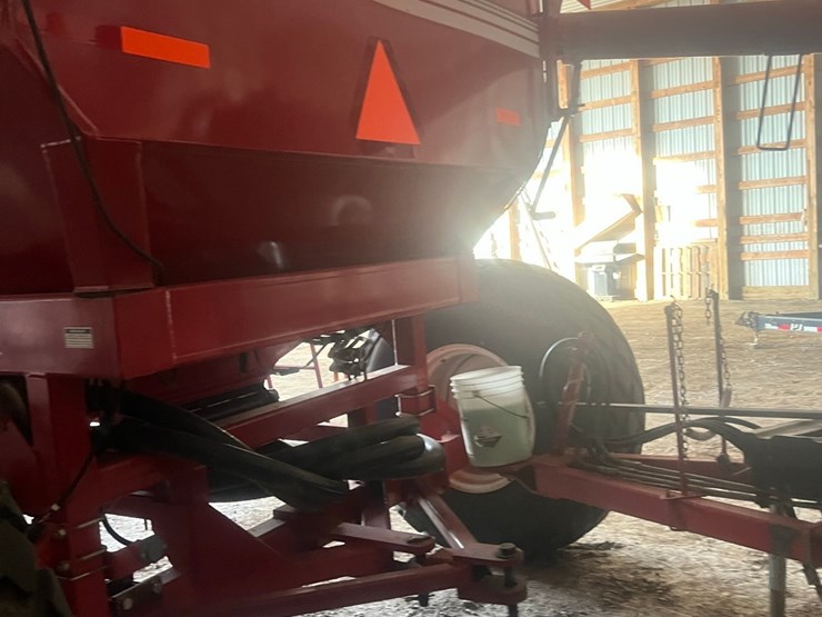 lot-10.-morris-air-seeder,-tow-between-with-10"-eagle-beaks,-new-seed-meter-unit,-pristine-condition,-always-shedded,-highly-maintained,-none-nicer-image-56