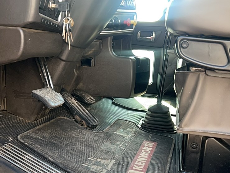 2007-kenworth-t800-image-42