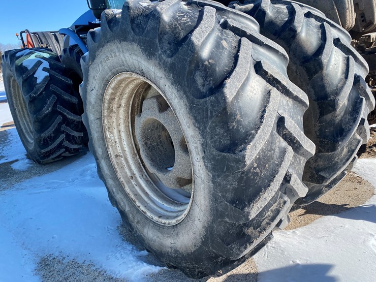 2011-new-holland-390-image-16