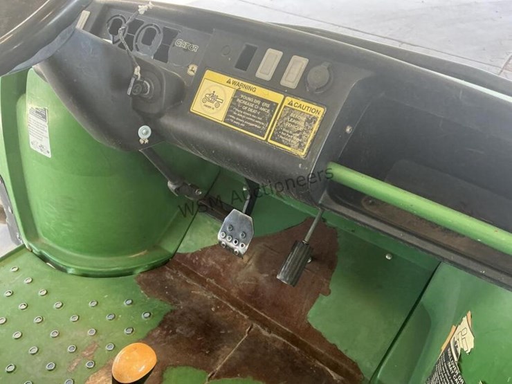 2014-john-deere-gator-image-14