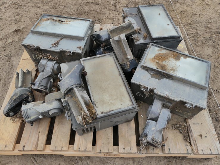 pallet-of-lights-&-brackets-image-2