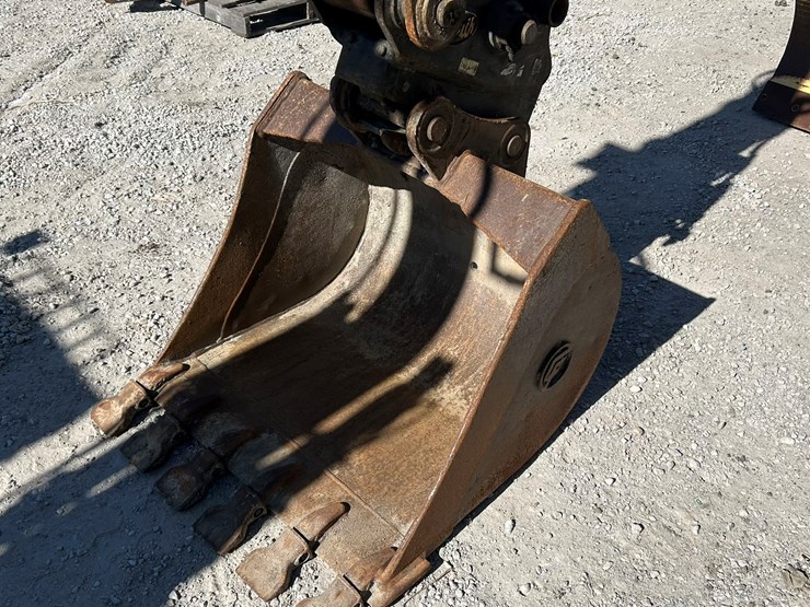 takeuchi-tb180fr-image-12