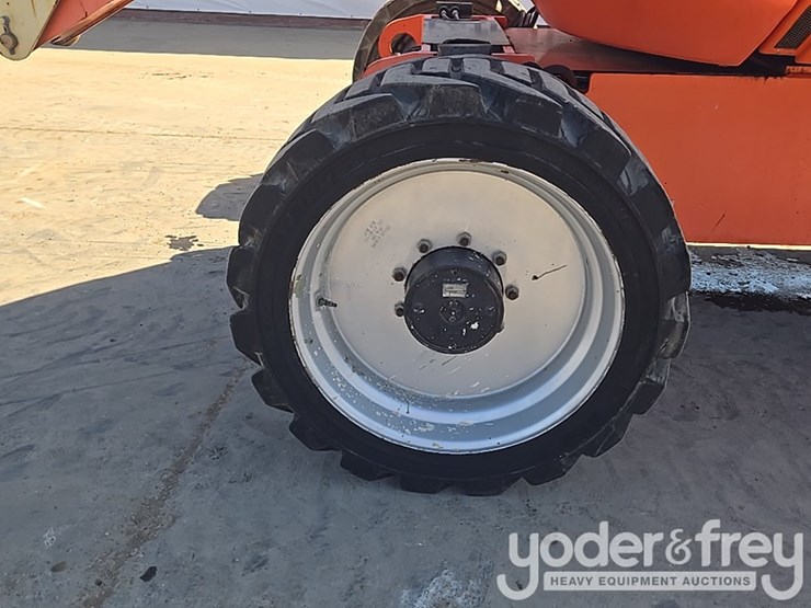 2017-jlg-600aj-image-15