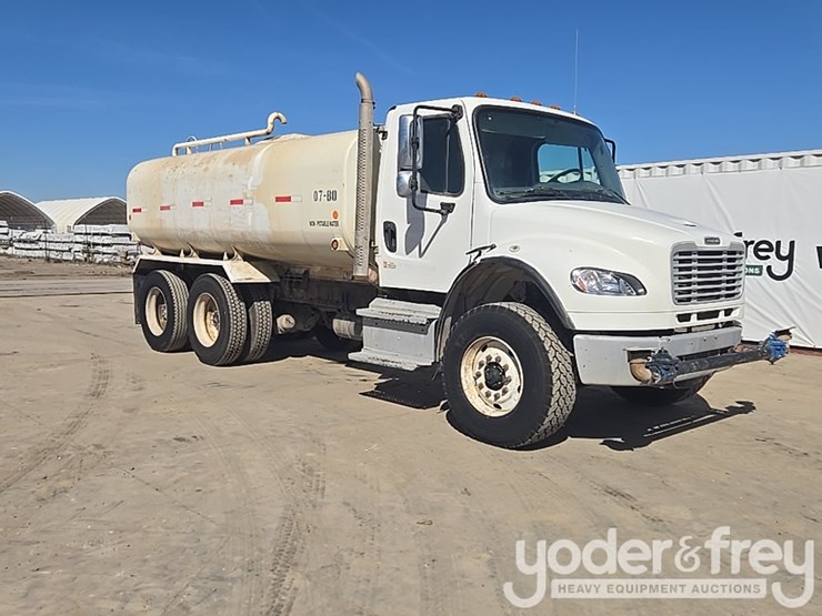 2017-freightliner-m2-106-image-7
