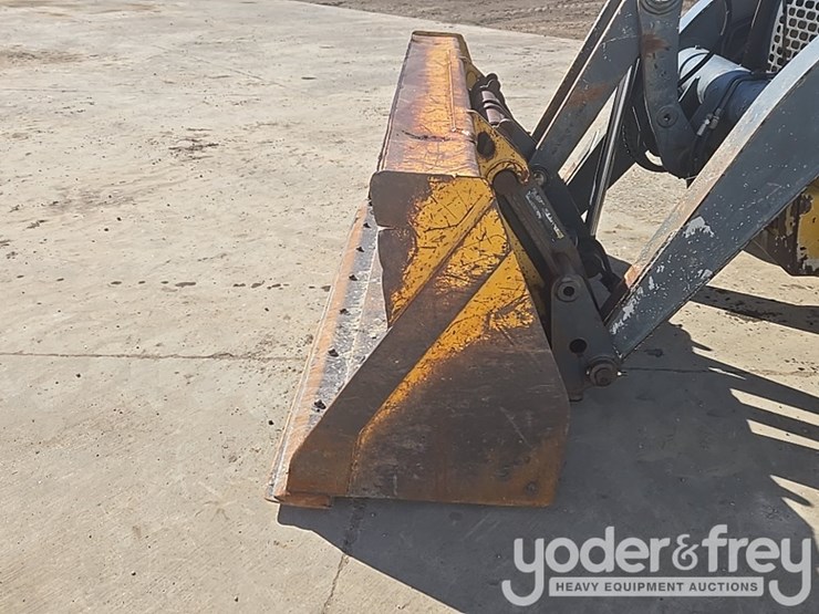 2010-deere-310sj-image-9