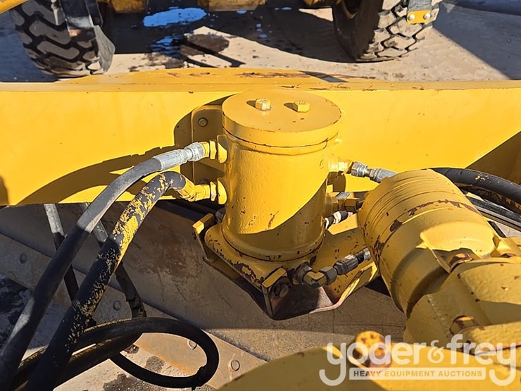 2005-caterpillar-140h-vhp-plus-image-27