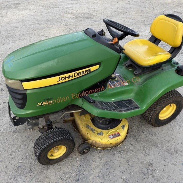 JOHN DEERE X300