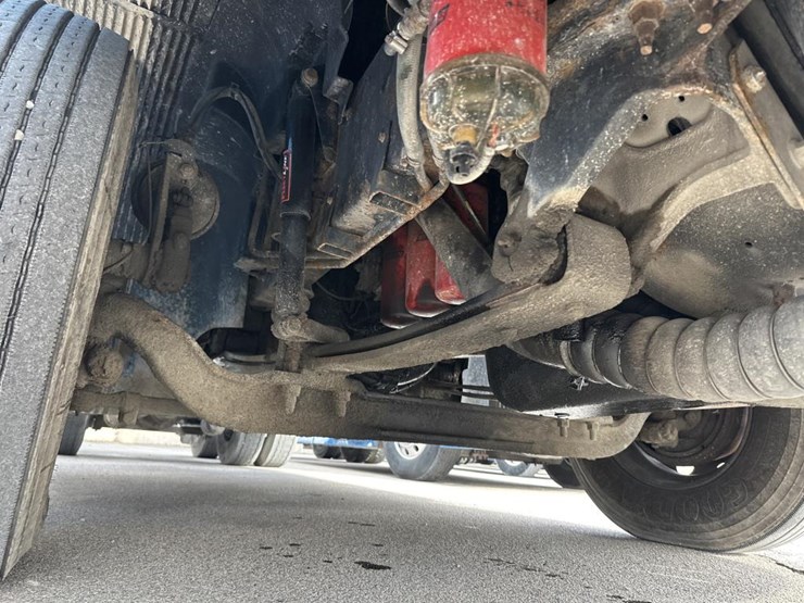 2003-volvo-10-image-34