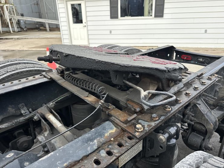 2019-volvo-10-image-26