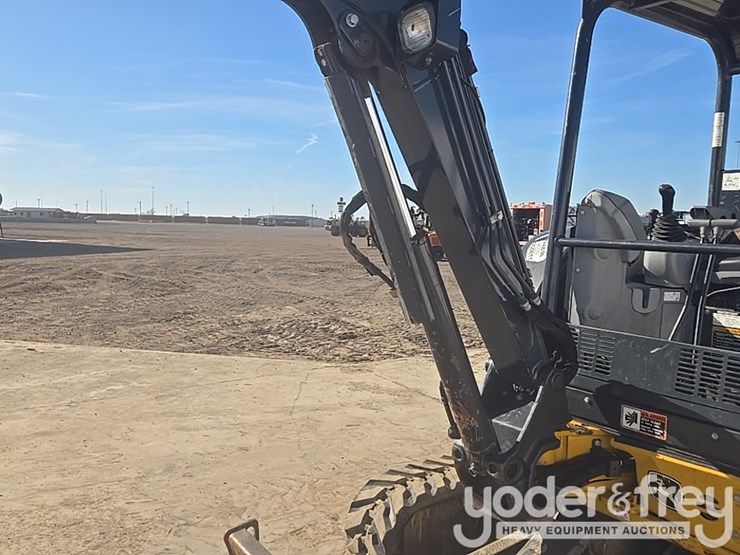 2020-deere-35g-image-46