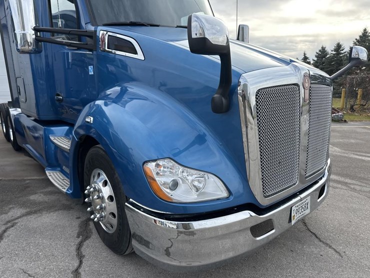 2022-kenworth-t680-image-23