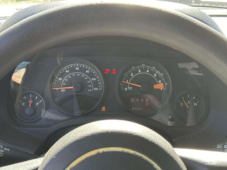 2015-jeep-patriot-sport-image-14