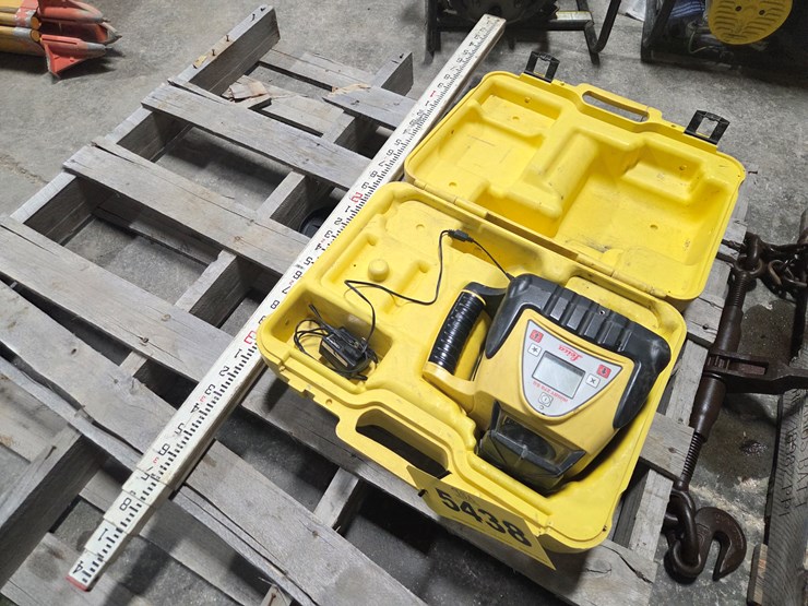 #5438-•-leica-rugby-270sg-laser-transit-w/-story-pole-image-1