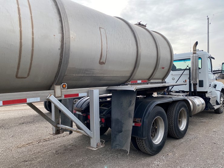 #500-•-2012-northern-8,500-gallon-semi-manure-tanker-(has-wi-title)-(waupun,-wi)-image-49