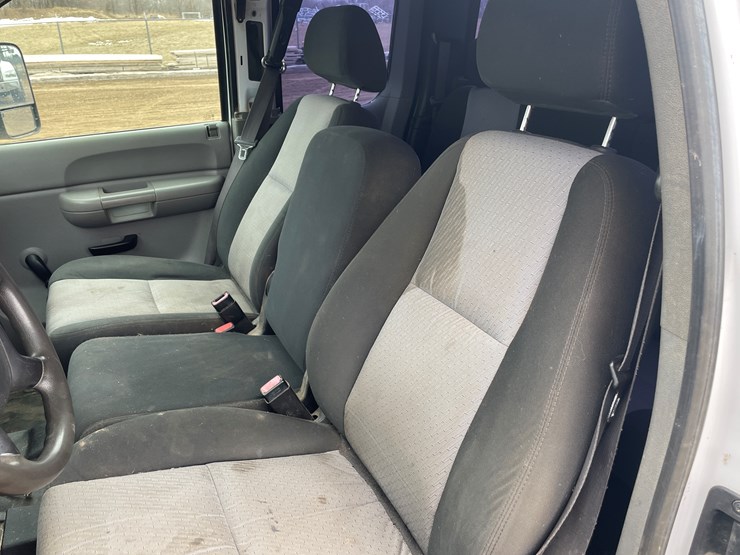 2008-gmc-3500-image-31