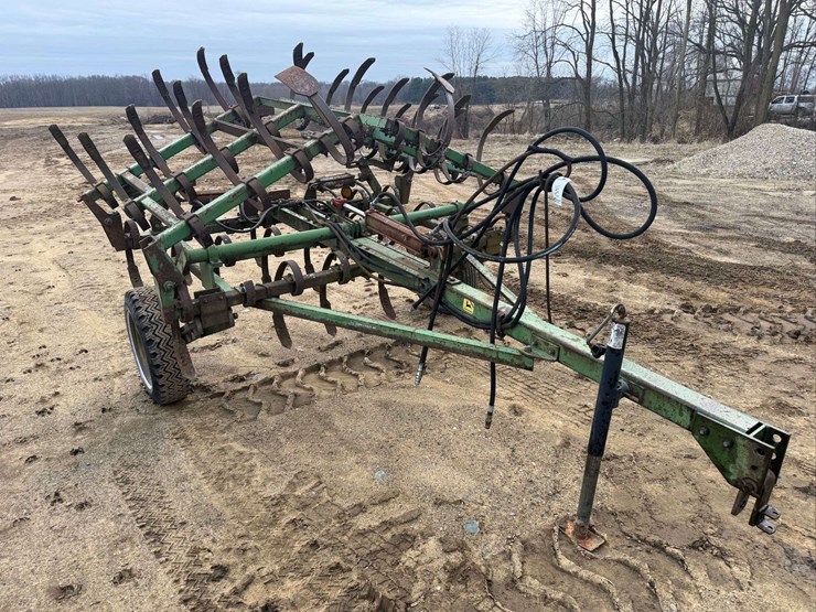 john-deere-740-image-1